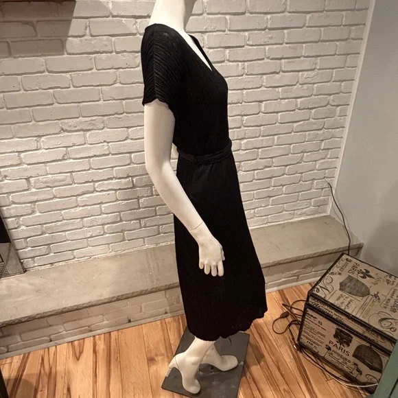 Lush Black Textured Midi Dress Small | Minimalist Luxe Belted V-Neck EU Chic - Picture 16 of 16